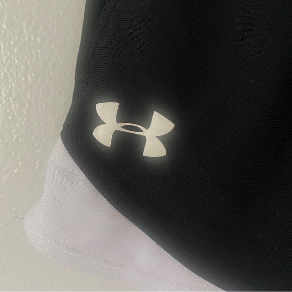 Under Armour women’s black and white running shorts size XS athletic gym college - Picture 3 of 3